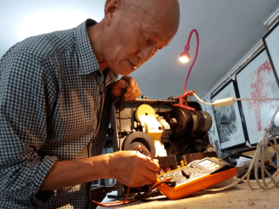 記憶中的匠心 記收音機模具研發匠人朱純一